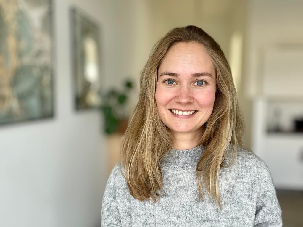 vores jordemoder kommer på hjemmebesøg i københavn